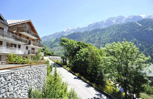 Vaujany Apartment | Residence Les Valmonts de Vaujany - 2 rooms Cabin for 6 people