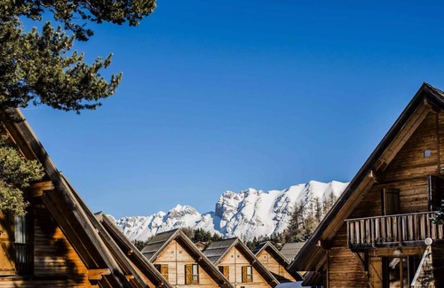 La Joue du Loup Ski Chalet | Residence Residence Les Flocons Du Soleil - Chalets for 7 people