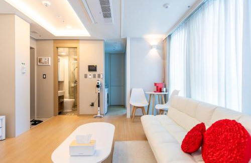 Haeundae Apartment | Residence with a beautiful high-rise view of Infinity Pool
