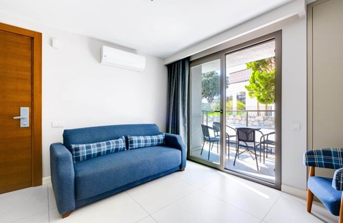 Bodrum City Center Apartment | Residence with Balcony Shared Pool Near Beach