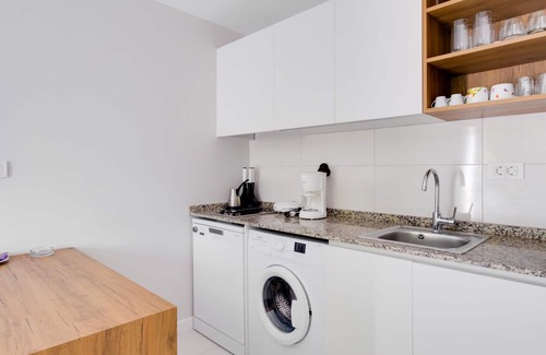 Bodrum City Center Apartment | Residence with Balcony Shared Pool Near Beach