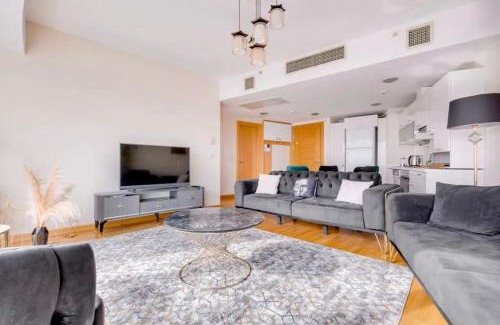 Basaksehir Apartment | Residence with city view