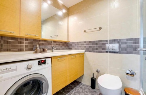 Basaksehir Apartment | Residence with city view