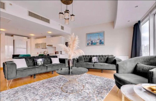Basaksehir Apartment | Residence with city view