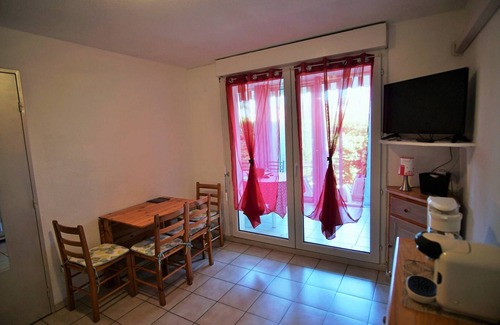 L'Evescat Apartment | Residence with swimming pool and private parking space!