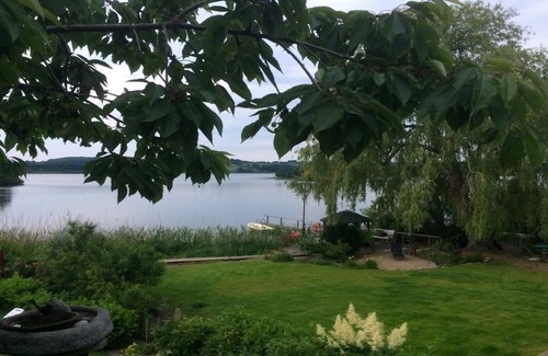 Ploen Apartment | Residenz am Trammer See, Seetraum, jetty, boat, WLAN, heated cabin. ChicFewo