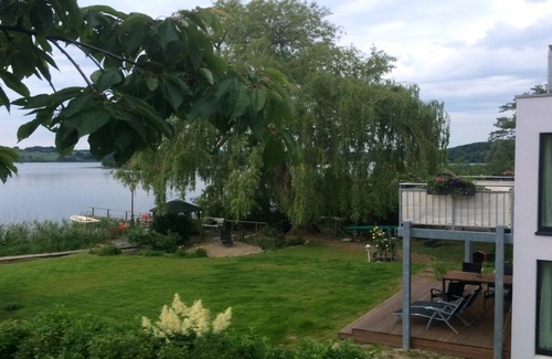 Ploen Apartment | Residenz am Trammer See, Seetraum, jetty, boat, WLAN, heated cabin. ChicFewo