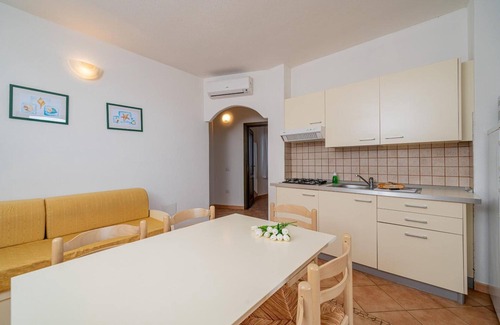 Tergu Apartment | Residenza Le Farfalle 'A' with Garden View, Wi-Fi and Air Conditioning