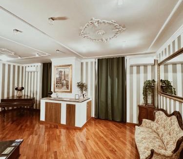 Rione II Trevi House | Residenza Tritone Luxury Guest House Trevi Fountain