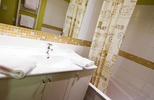 La Demi - Lune Apartment | Residhotel Lyon Lamartine