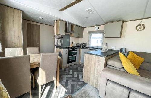Great Yarmouth Resort | Resort ∙ 2 bedrooms ∙ 6 guests