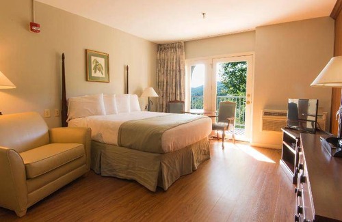 Pineville Resort | Resort ∙ 2 bedrooms ∙ 8 guests