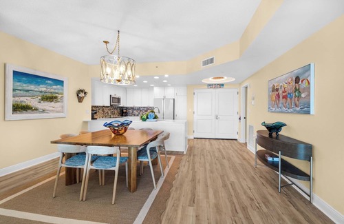 Pensacola Beach Condo | 🐬🌴Resort Amenities | Walk to Beach | Stunning View | Portofino 2-805