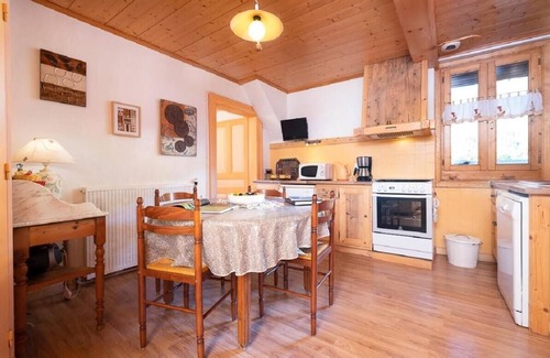 Areches Apartment | Resort center, 2nd floor, parking, tv, 53m², Arêches-Beaufort