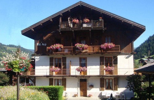 Areches Apartment | Resort center, 2nd floor, parking, tv, 53m², Arêches-Beaufort