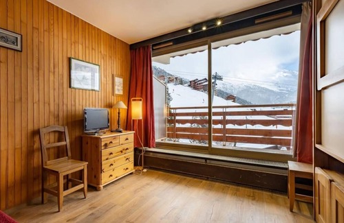Meribel-Mottaret Apartment | Resort center, 5th floor, balcony, tv, ski locker, 24m², Méribel-Mottaret