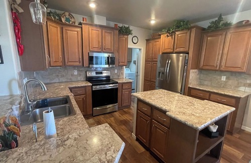 Pueblo El Mirage House | Resort community with fabulous amenities!nFull month rentals ONLY available.