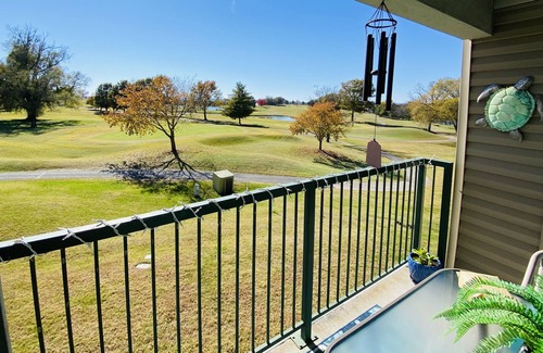 Branson Condo | Resort Condo on Golf Course With Jacuzzi (3 minutes from Branson Landing!)