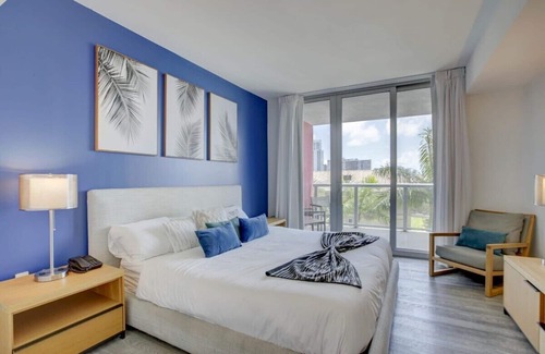 Hallandale Beach Condo | Resort Condo - Pool, Gym, Beach Transfer