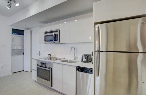 Hallandale Beach Condo | Resort Condo - Pool, Gym, Beach Transfer