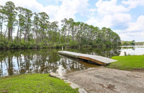 Elberta House | Resort Dock and Boat Ramp Home with Wolf Bay Access