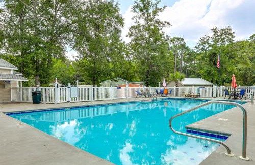 Elberta House | Resort Dock and Boat Ramp Home with Wolf Bay Access