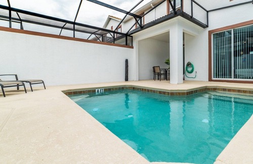 Bay Lake House | RESORT FACILITIES / CLOSE TO PARKS / PRIVATE POOL / STUNNING LIVING SPACE