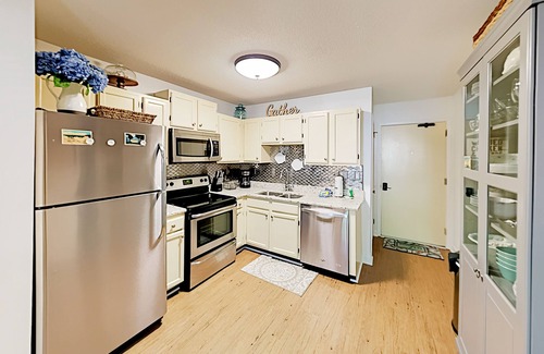 Palmetto Dunes Condo | Resort Getaway | Pools, Tennis, Spa, Fitness Center | Walk 5 Minutes to Beach
