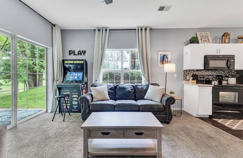 Branson Condo | Resort golf condo w/arcade & jacuzzi tub
