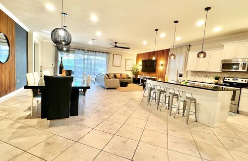 Four Corners House | Resort house Private Pool Hot Tub Theater Very Close to Clubhouse! Free HT heat