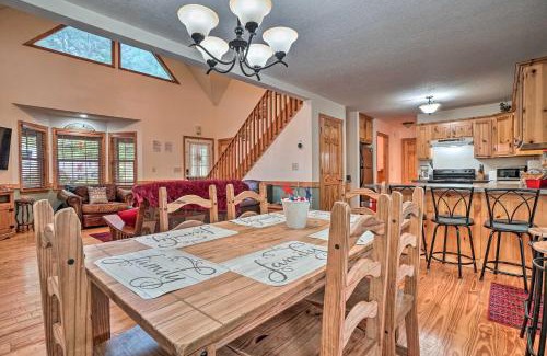 Helen Apartment | Resort Innsbruck Cabin with a Hot Tub and Deck!