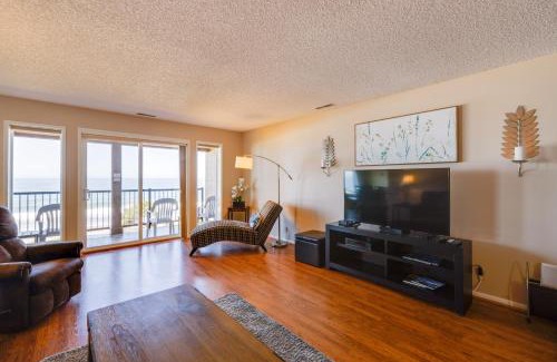 Lincoln Beach Apartment | Resort Lincoln Condo with Ocean Views and Pool Access!
