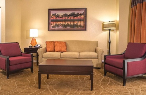 Survey Creek Resort | Resort Managed 2 BR -Sleeps 8 at Wyndham Palm Aire - Pools, Free Beach Shuttle!