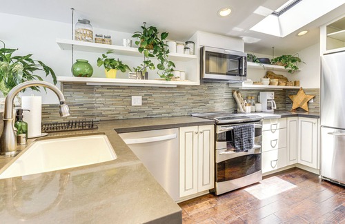 Solana Beach Apartment | Resort Perks, Ocean Access: Solana Beach Townhome!
