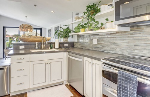 Solana Beach Apartment | Resort Perks, Ocean Access: Solana Beach Townhome!