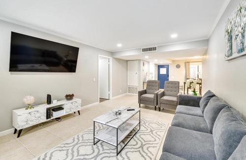 Sunrise Vista Chino Apartment | Resort Perks, Private Patio Palm Springs Condo!