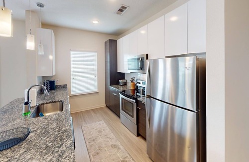 Sun Bay South Apartment | Resort Style 2 Bedroom 2 bath in South Tampa with crisp decor.