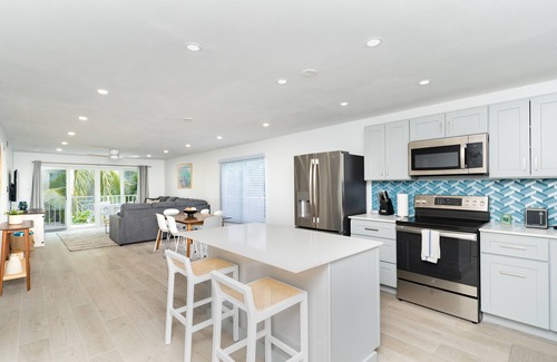 Seven Mile Beach Condo | Resort Style 2br/2ba Condo on Seven Mile Beach