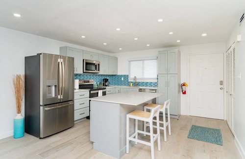 Seven Mile Beach Condo | Resort Style 2br/2ba Condo on Seven Mile Beach