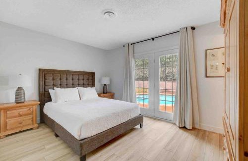Paradise House | Resort Style 4 bedroom House with Pool Minutes from Strip