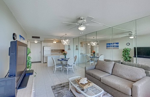 Siesta Key Condo | Resort-style amenities at Harbor Towers | Walk to Siesta Key Beach | Views of the Bay!