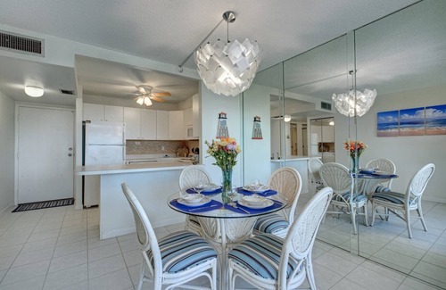 Siesta Key Condo | Resort-style amenities at Harbor Towers | Walk to Siesta Key Beach | Views of the Bay!
