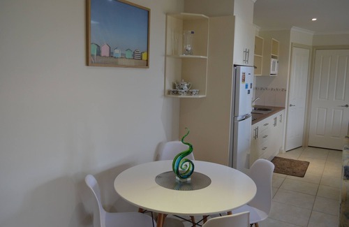 Lakes Entrance Apartment | Resort Style Apartment (Ground Floor) - Pool & More. Pets Welcome.