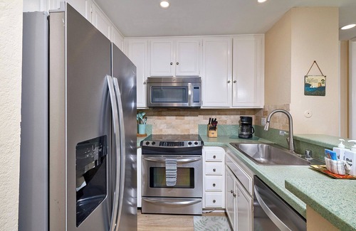 Townsite Condo | Resort Style Complex on the Sand