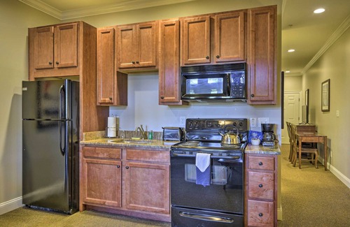 Spring Lake Condo | Resort-Style Condo on Golf Course w/Pool Access