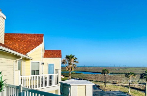 Corpus Christi Apartment | Resort-Style Corpus Christi Condo with Ocean View!