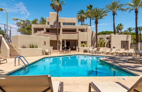 Biltmore Courts House | Resort Style Living In Phoenix's Most Exclusive Gated Community!