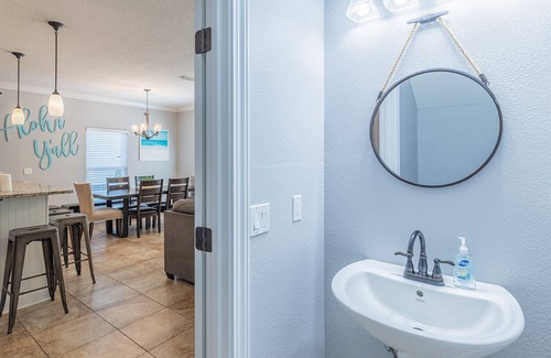 Villages of Crystal Beach House | Resort Style Pool & Few blocks from Beach!