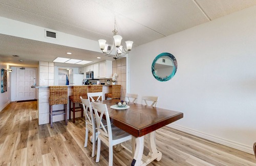 South Padre Island Condo | Resort-style beachfront condo, pools, tennis, sauna & gym