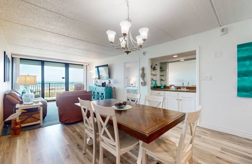 South Padre Island Condo | Resort-style beachfront condo, pools, tennis, sauna & gym